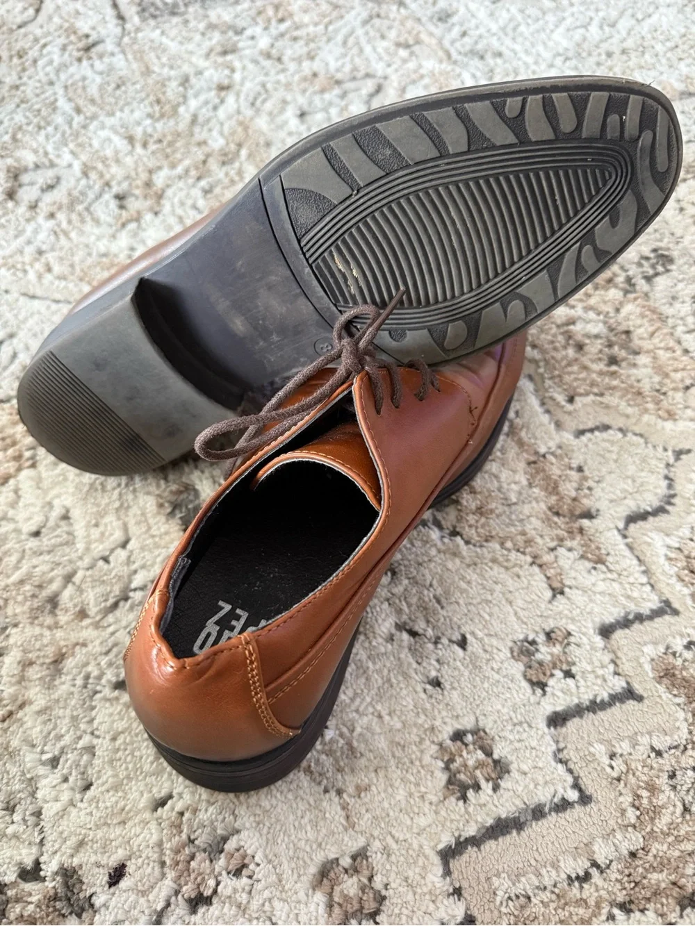 Mario Lopez Men’s Tan Leather Derby Dress Shoes